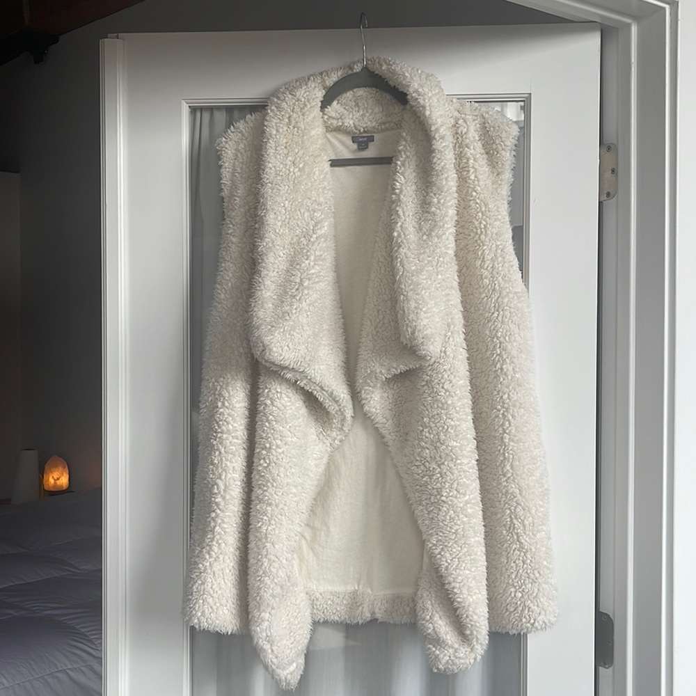 Aerie cream fleece vest